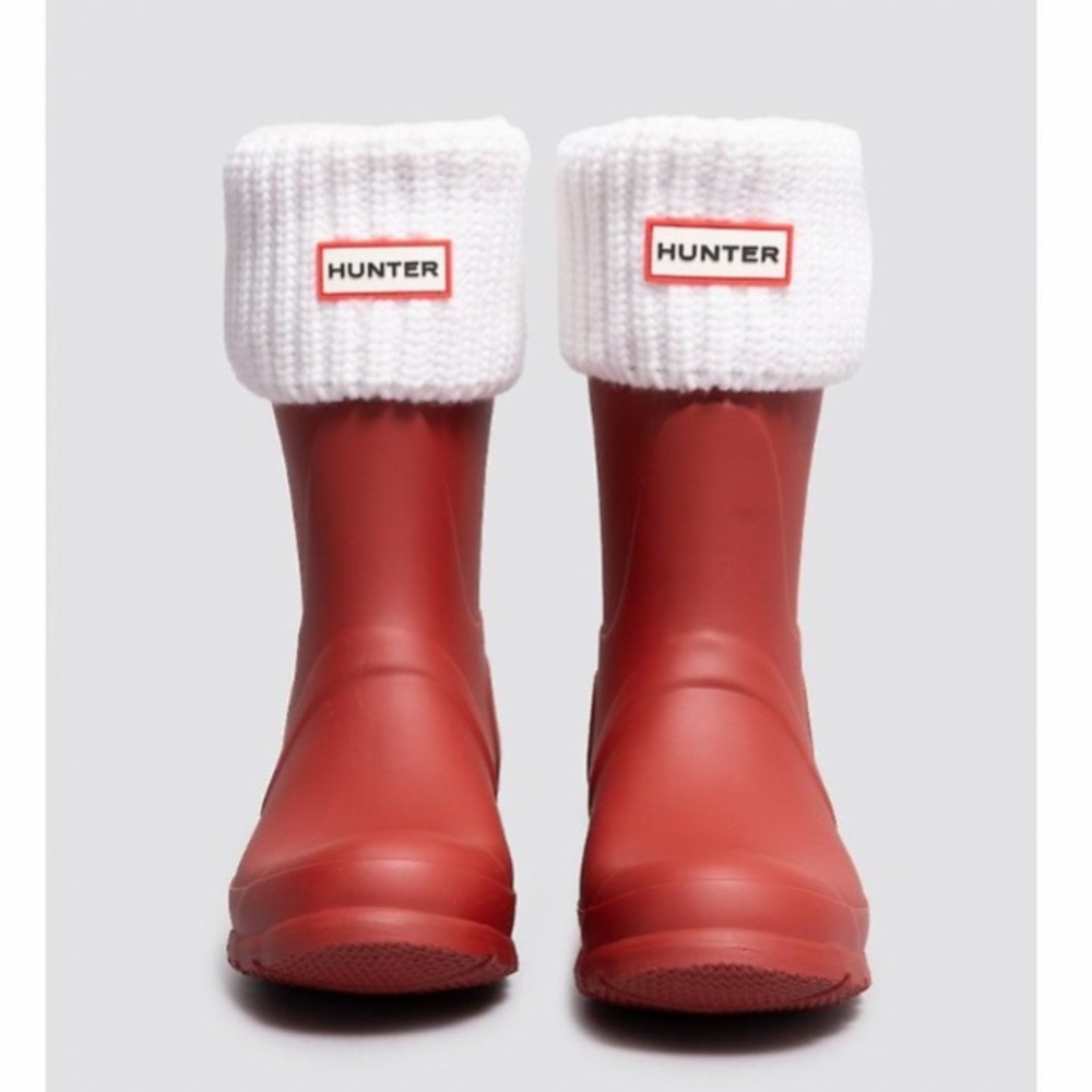 Hunter boot socks in white, size medium. For the Hunter original short.